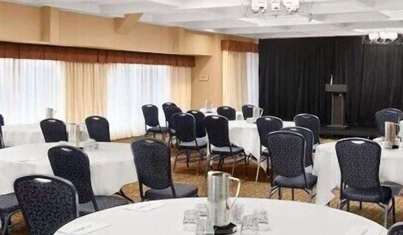 هتل Clarion Inn