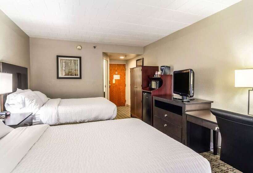 בית מלון כפרי Clarion Inn