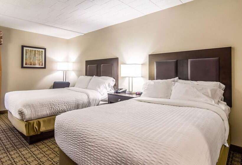 בית מלון כפרי Clarion Inn