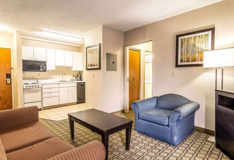 בית מלון כפרי Clarion Inn