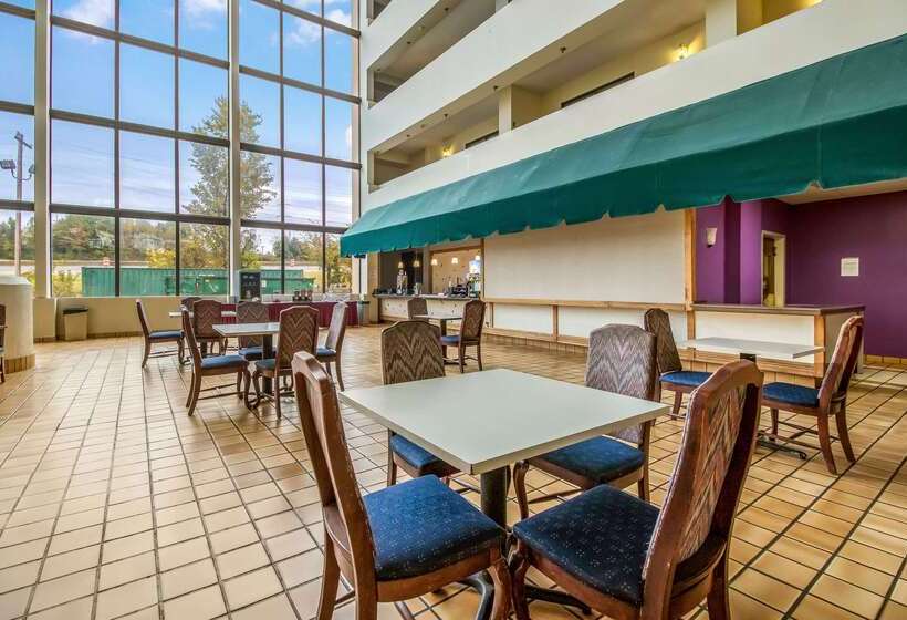 Clarion Hotel Jackson Northwest