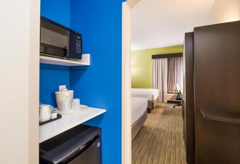 هتل Clarion Pointe New Bern