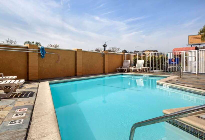 هتل Comfort Inn Castro Valley