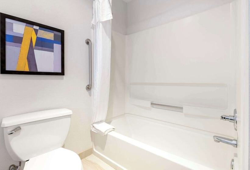 فندق Comfort Inn Near Indiana Premium Outlets