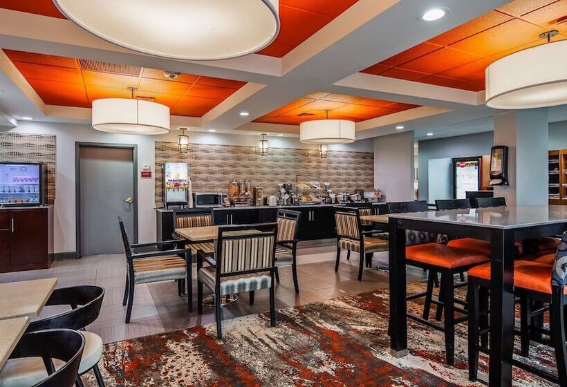 فندق Comfort Inn & Suites Carrollton