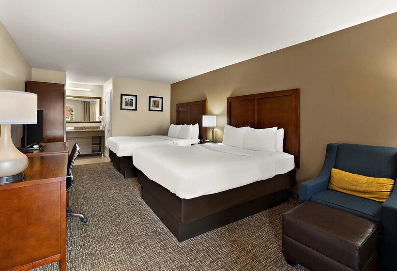 هتل Comfort Inn & Suites Sequoia Kings Canyon