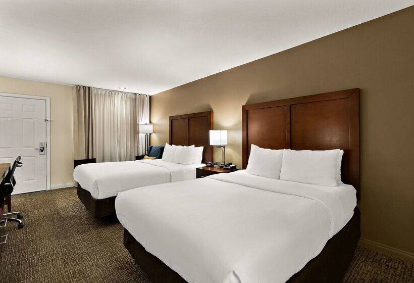 هتل Comfort Inn & Suites Sequoia Kings Canyon