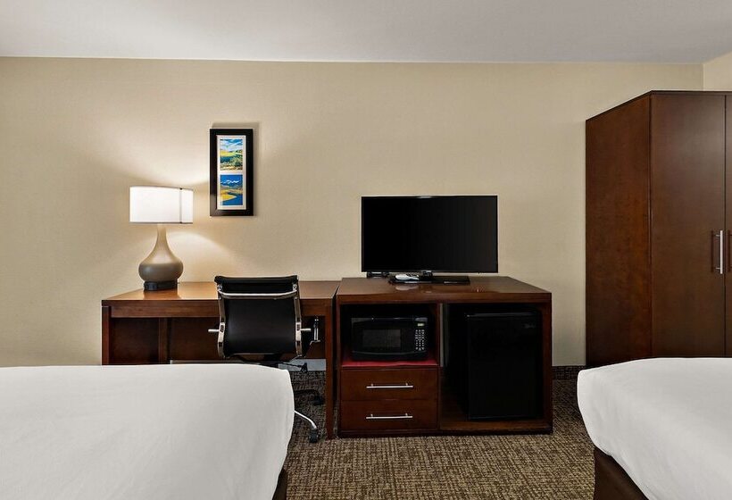 هتل Comfort Inn & Suites Sequoia Kings Canyon