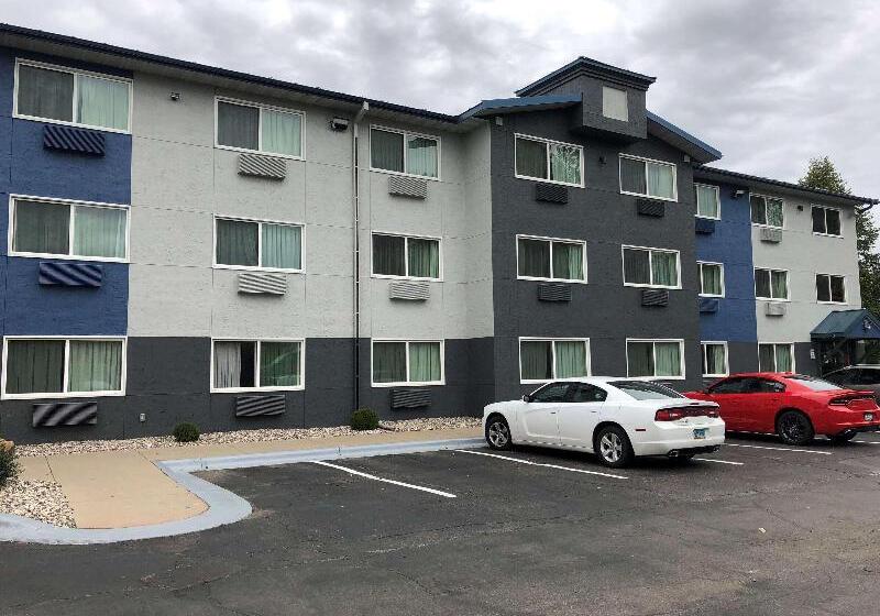 هتل Comfort Inn & Suites