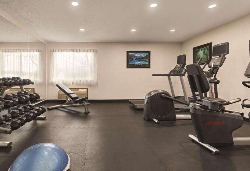בית מלון כפרי Country Inn & Suites By Radisson, Auburn, In