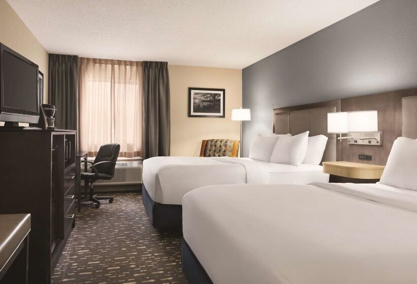 בית מלון כפרי Country Inn & Suites By Radisson, Auburn, In