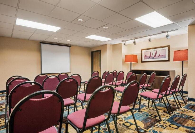 בית מלון כפרי Country Inn & Suites By Radisson Mt. Pleasantracine West Wi