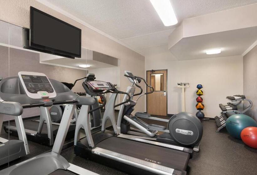בית מלון כפרי Country Inn & Suites By Radisson Mt. Pleasantracine West Wi
