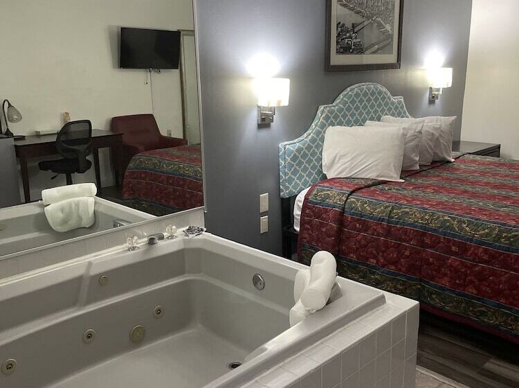 호텔 Greenwoods Inn & Suites