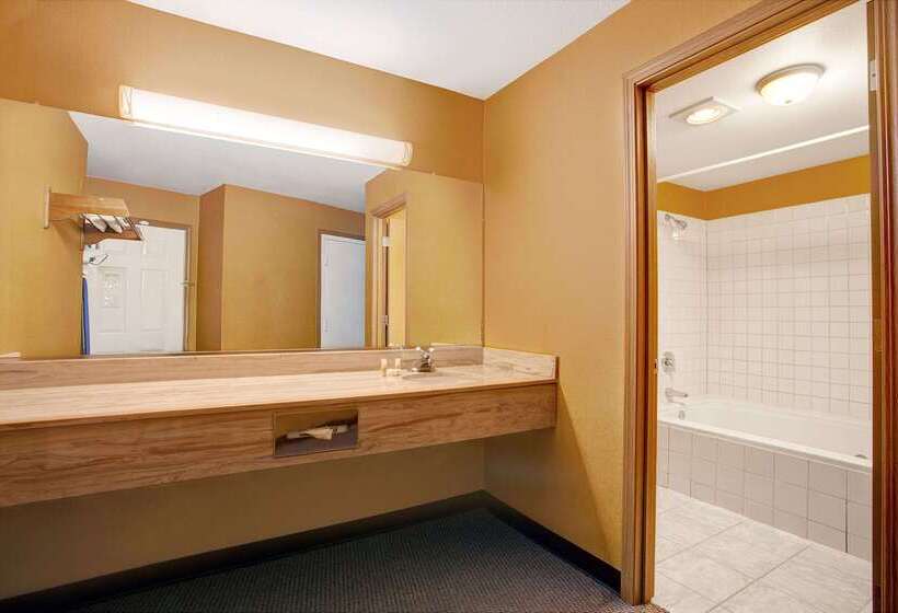 בית מלון כפרי Days Inn By Wyndham Federal Way