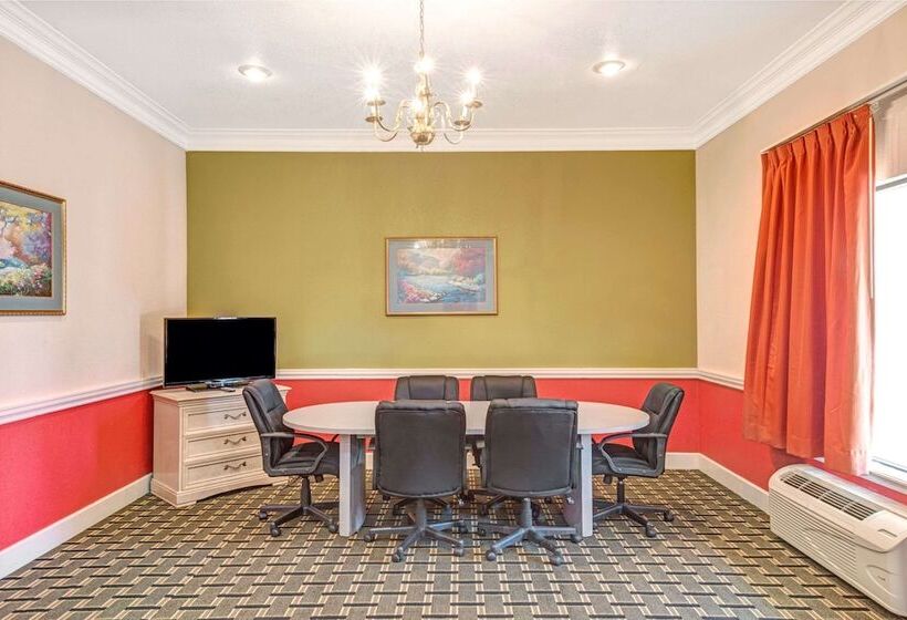 فندق Days Inn & Suites By Wyndham Osceola Ar