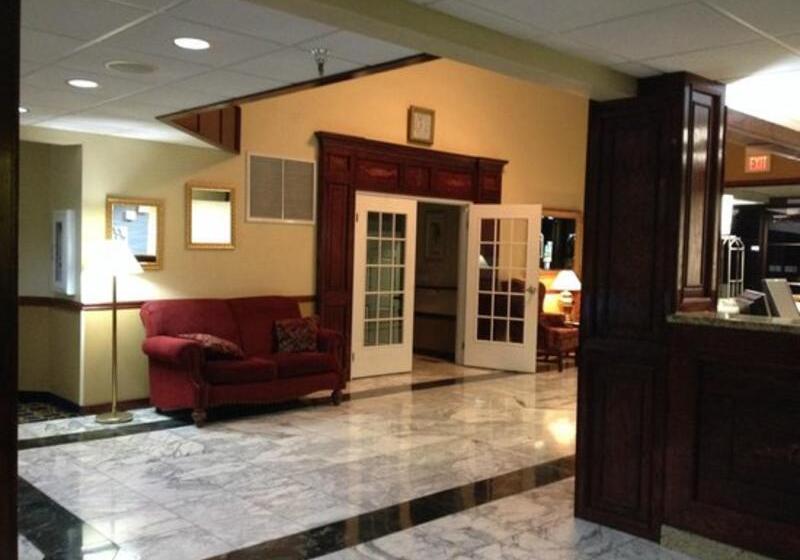 هتل Days Inn & Suites By Wyndham Tahlequah
