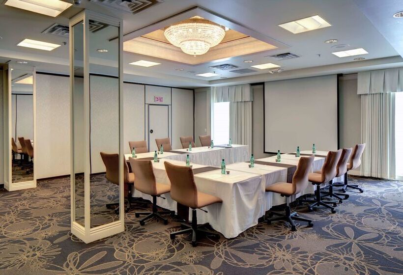 هتل Doubletree By Hilton Milwaukee Downtown