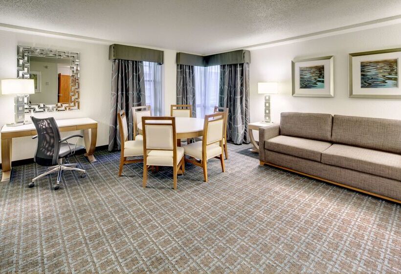 هتل Doubletree By Hilton Milwaukee Downtown