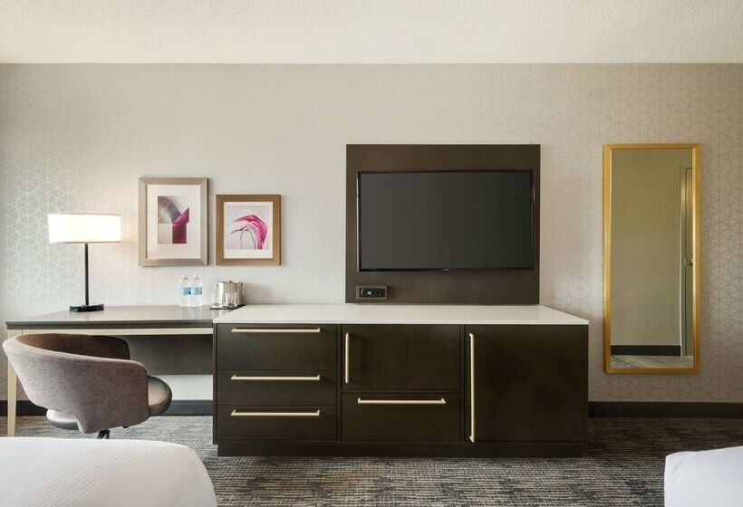 هتل Doubletree By Hilton St. Paul East