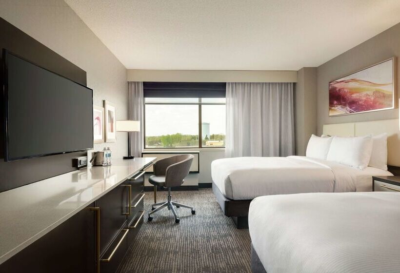هتل Doubletree By Hilton St. Paul East