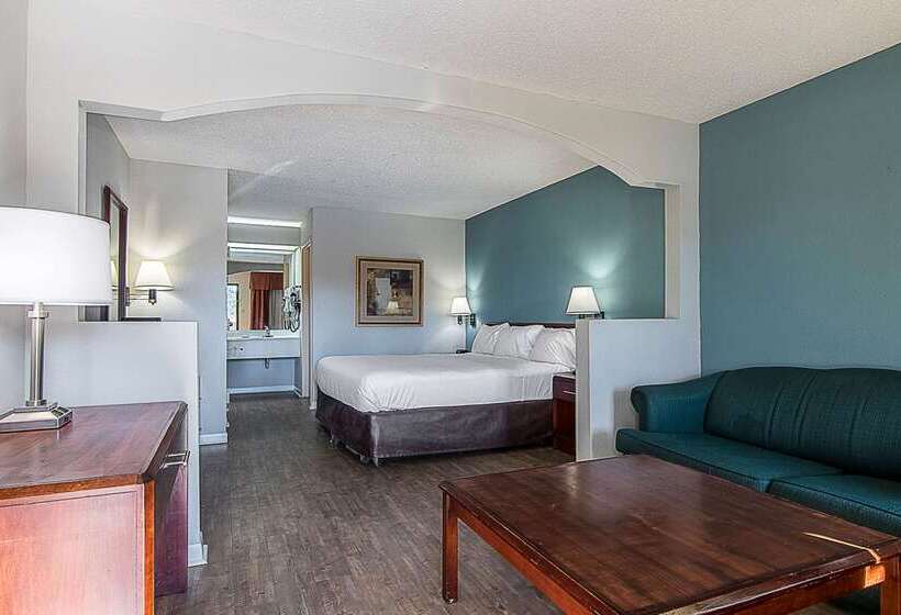 בית מלון כפרי Econo Lodge