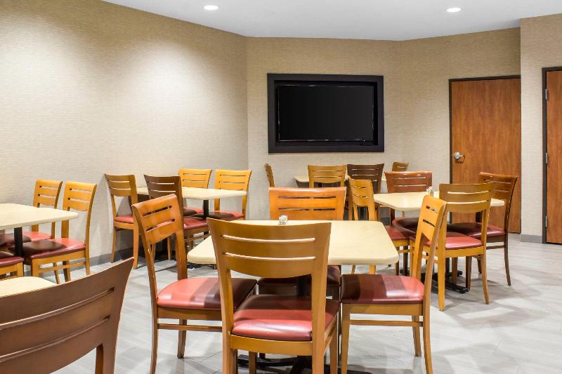 هتل Econo Lodge Ankeny   Des Moines