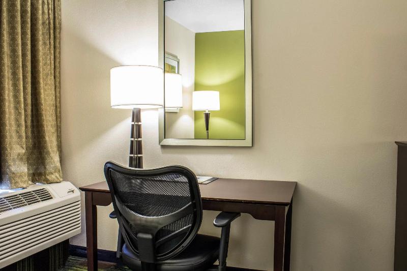 هتل Econo Lodge Ankeny   Des Moines