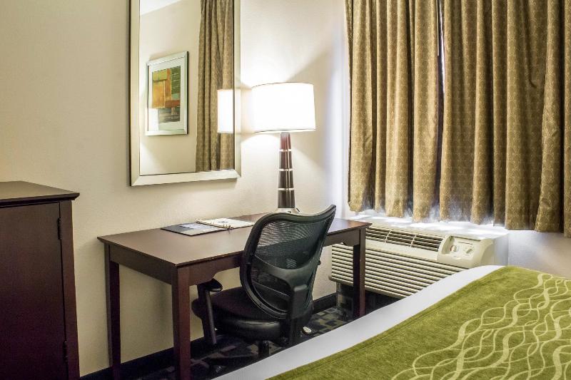 هتل Econo Lodge Ankeny   Des Moines