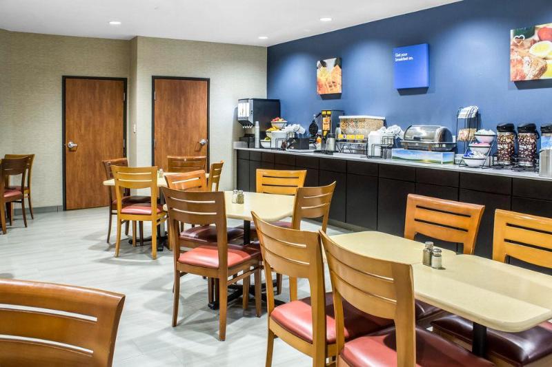 هتل Econo Lodge Ankeny   Des Moines