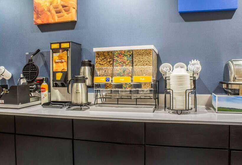 هتل Econo Lodge Ankeny   Des Moines