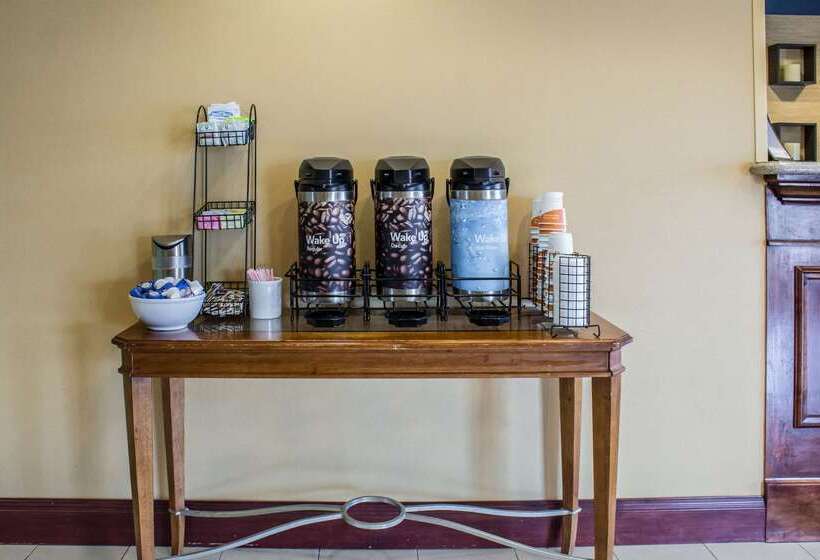 هتل Econo Lodge Ankeny   Des Moines