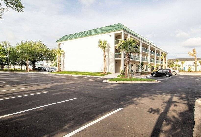 هتل Econo Lodge Inn & Suites Foleynorth Gulf Shores