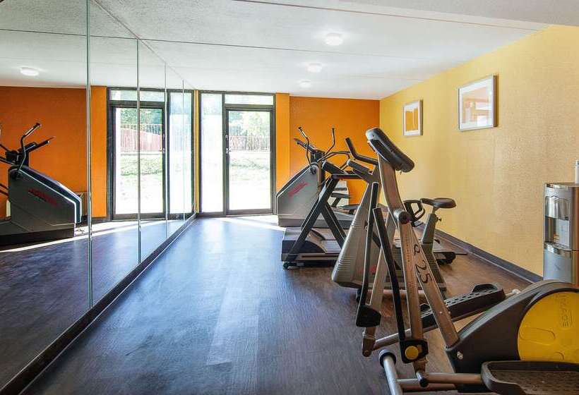 酒店 Econo Lodge Inn & Suites