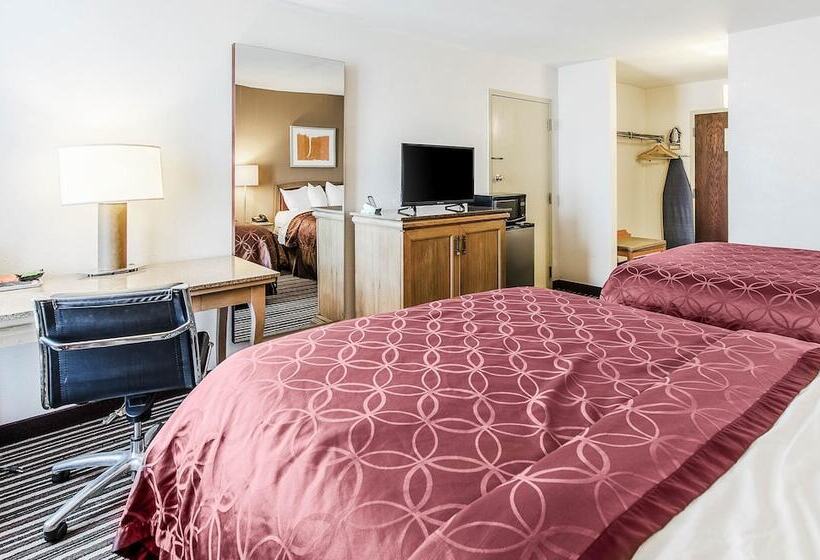 호텔 Econo Lodge Inn & Suites