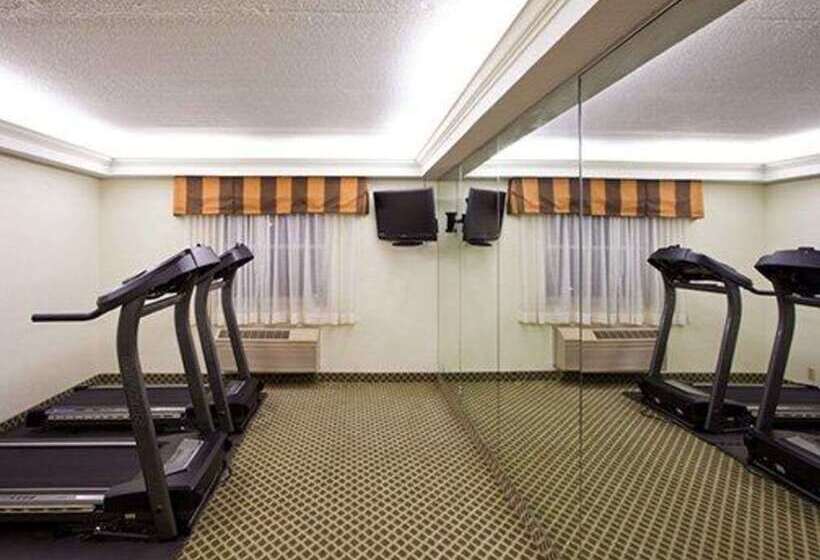 בית מלון כפרי Econo Lodge