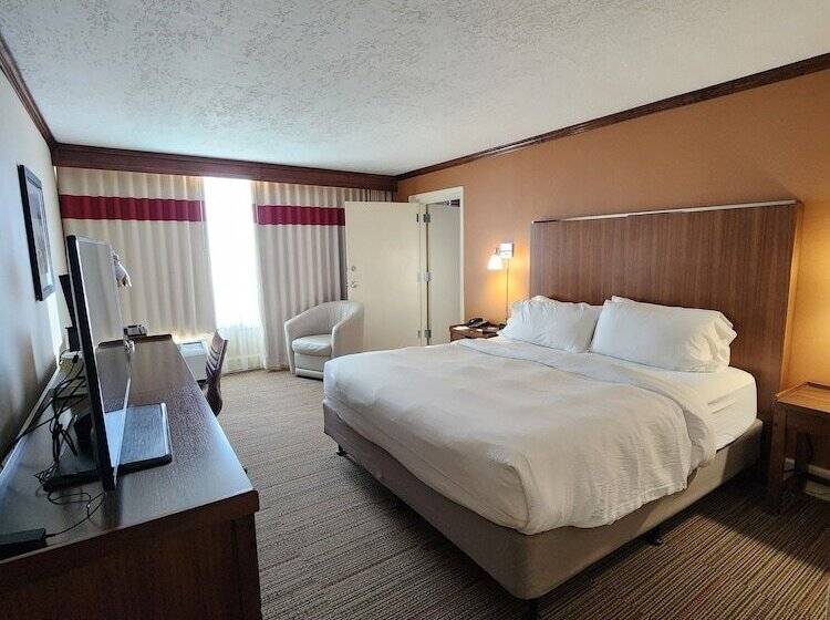 هتل Four Points By Sheraton Kansas City Airport