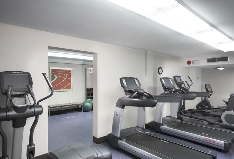 هتل Doubletree By Hilton Manhattan, Ks