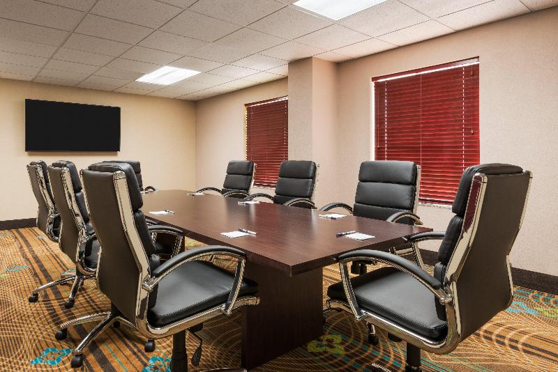 Holiday Inn Express Hotel & Suites Bentonville, An Ihg