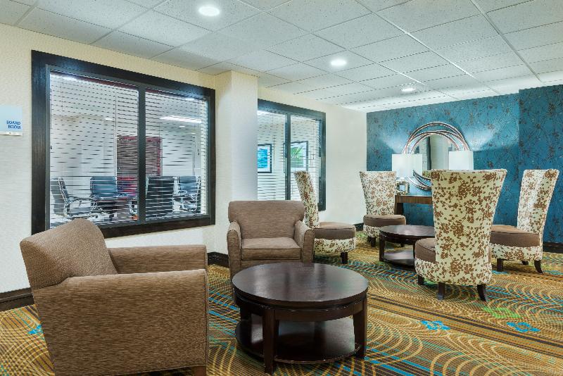 فندق Holiday Inn Express  & Suites Bentonville