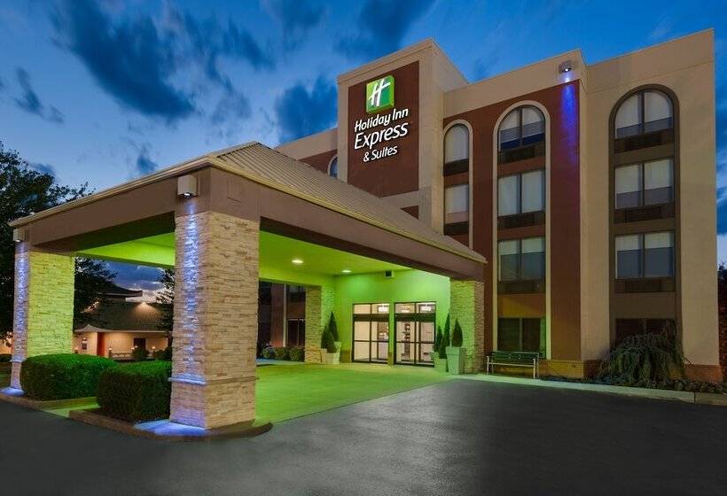 فندق Holiday Inn Express  & Suites Bentonville