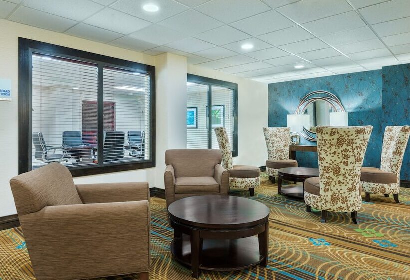 فندق Holiday Inn Express  & Suites Bentonville