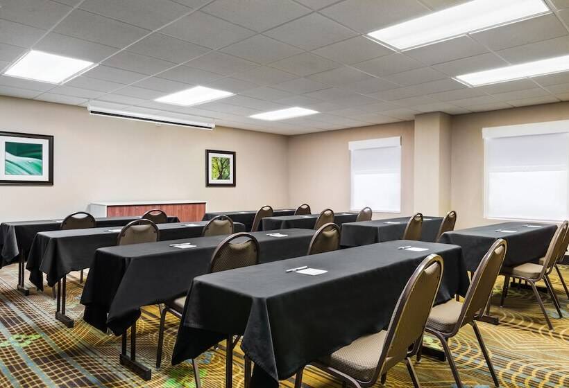 فندق Holiday Inn Express  & Suites Bentonville