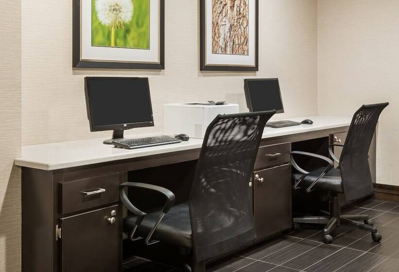 فندق Holiday Inn Express  & Suites Bentonville