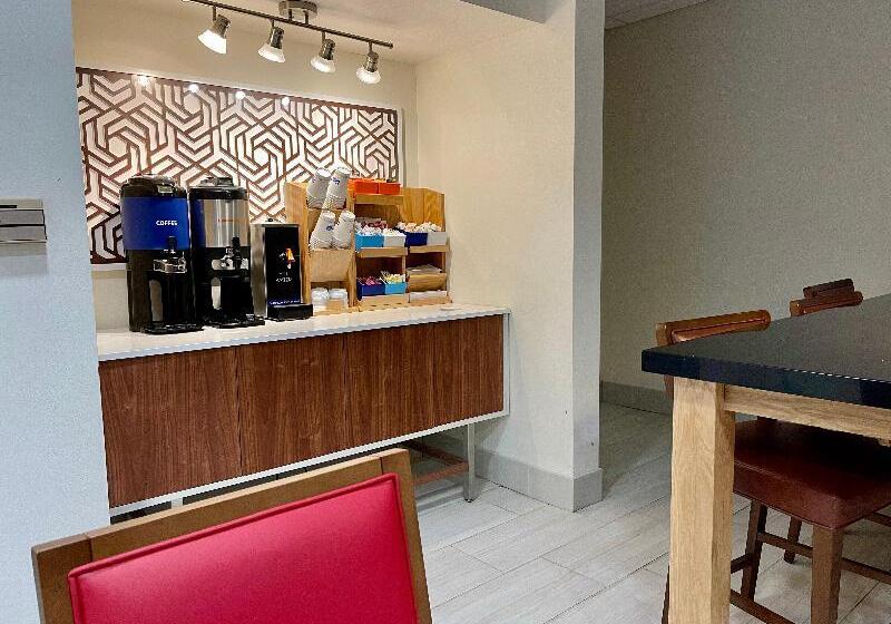 هتل Holiday Inn Express & Suites Sulphur   Lake Charles, An Ihg