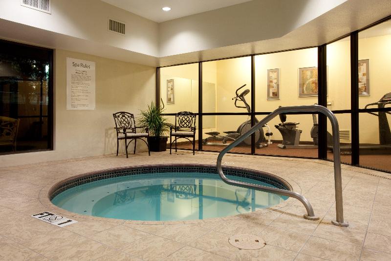 هتل Holiday Inn Express & Suites Sulphur   Lake Charles, An Ihg