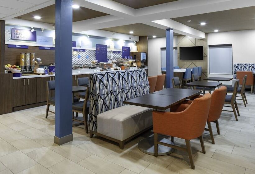هتل Holiday Inn Express And Suites Kimball By Ihg