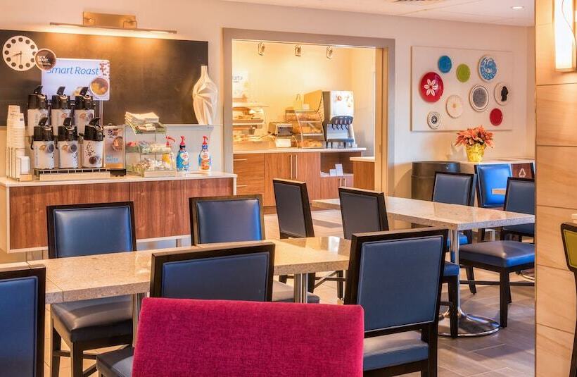 هتل Holiday Inn Express Charleston Us Highway 17 & I 526, An Ihg