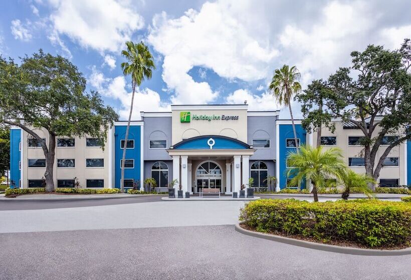 Hotel Holiday Inn Express  Clearwater East  Icot Center