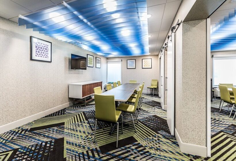 هتل Holiday Inn Express Flint Campus Area, An Ihg